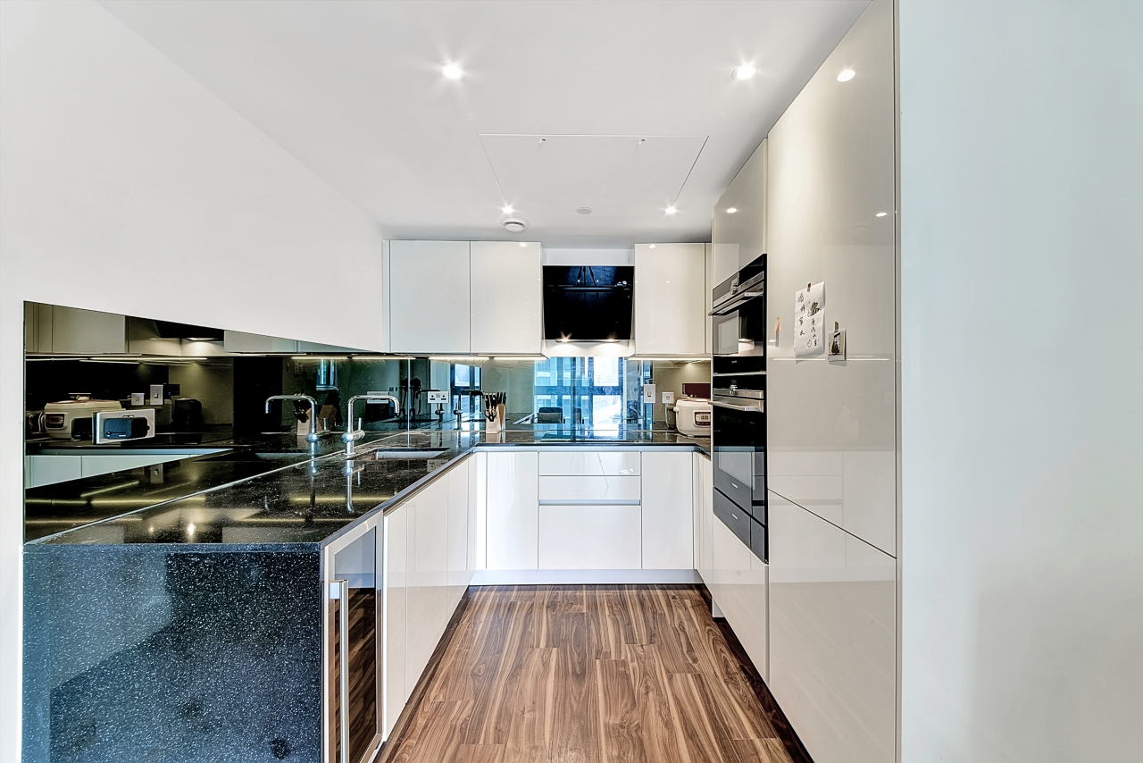 Wiverton Tower, New Drum Street, Aldgate, London, E1 - Chase Evans