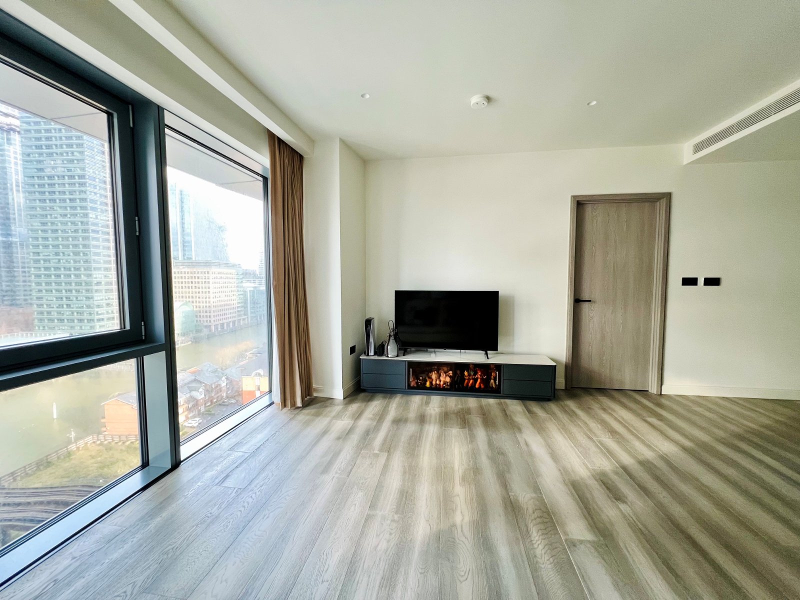 Aspen, Consort Place, Marsh Wall, Canary Wharf, London, E22 - Chase Evans