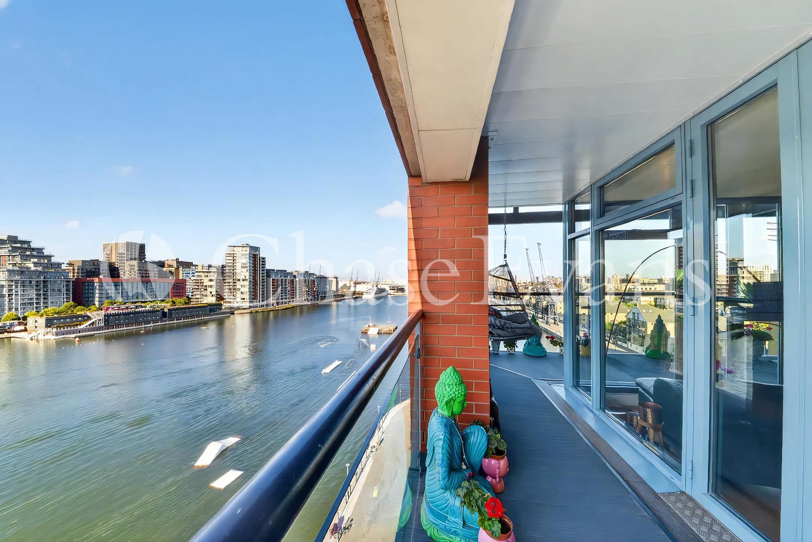 Western Beach, Hanover Avenue, London, E16