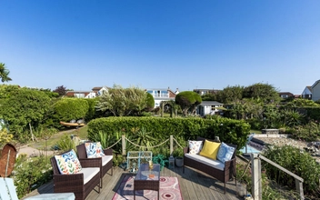 Spring 2025 breaks sunshine records - and adds up to £22K to your garden’s value - Chase Evans