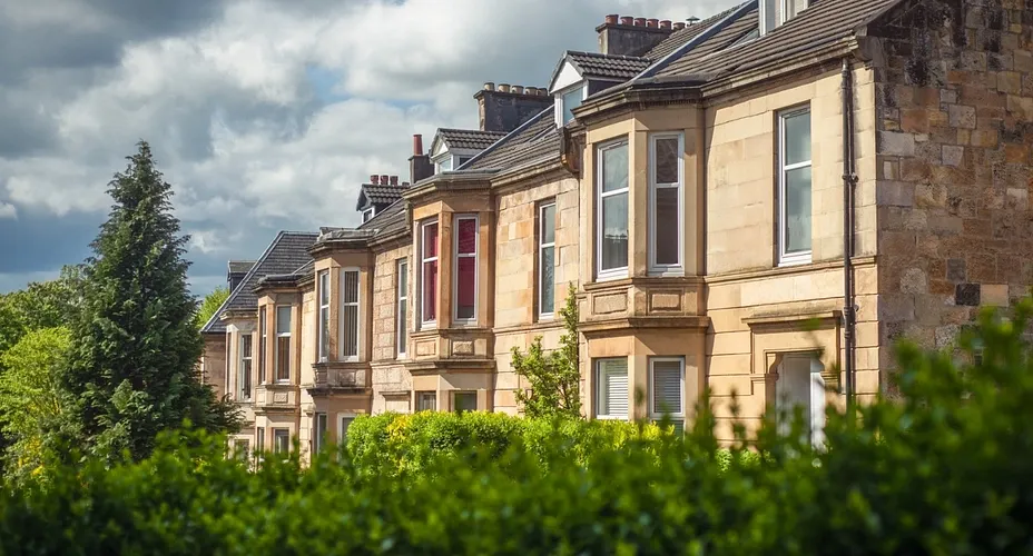 Back to school: The ‘outstanding’ state school price premium - Chase Evans