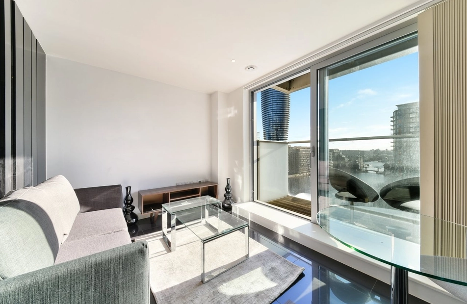 Pan Peninsula, Pan Peninsula Square, Canary Wharf, London, E14 - Chase Evans