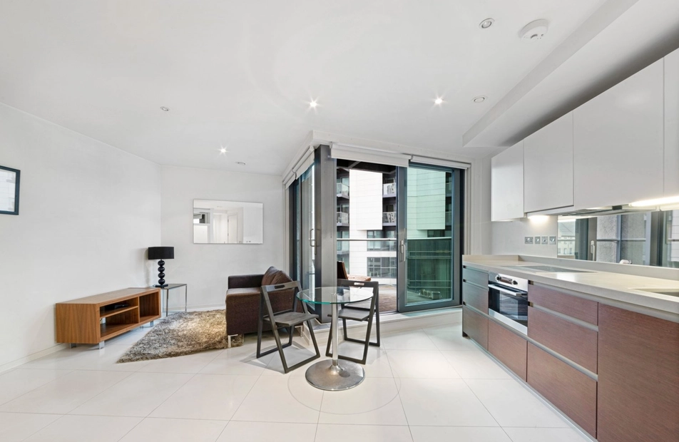 Baltimore Wharf, Canary Wharf, London, E14 - Chase Evans