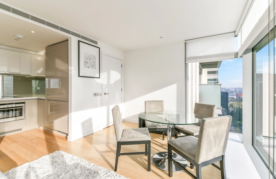 Pan Peninsula Square, Canary Wharf, London, E14 - Chase Evans