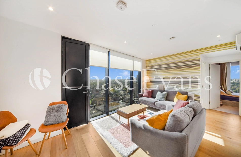 Strata, Walworth Road, Elephant and Castle, London, SE1 - Chase Evans