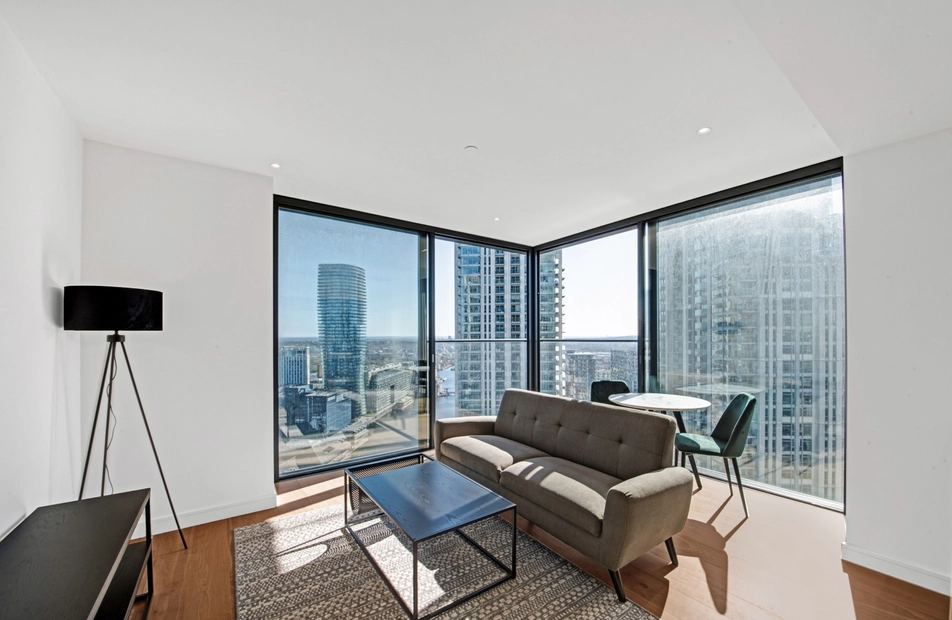 South Quay, Marsh Wall, Canary Wharf, London, E14 - Chase Evans