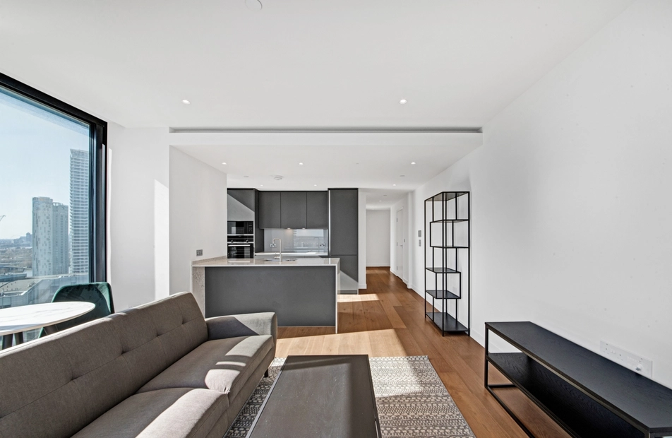 South Quay, Marsh Wall, Canary Wharf, London, E14 - Chase Evans