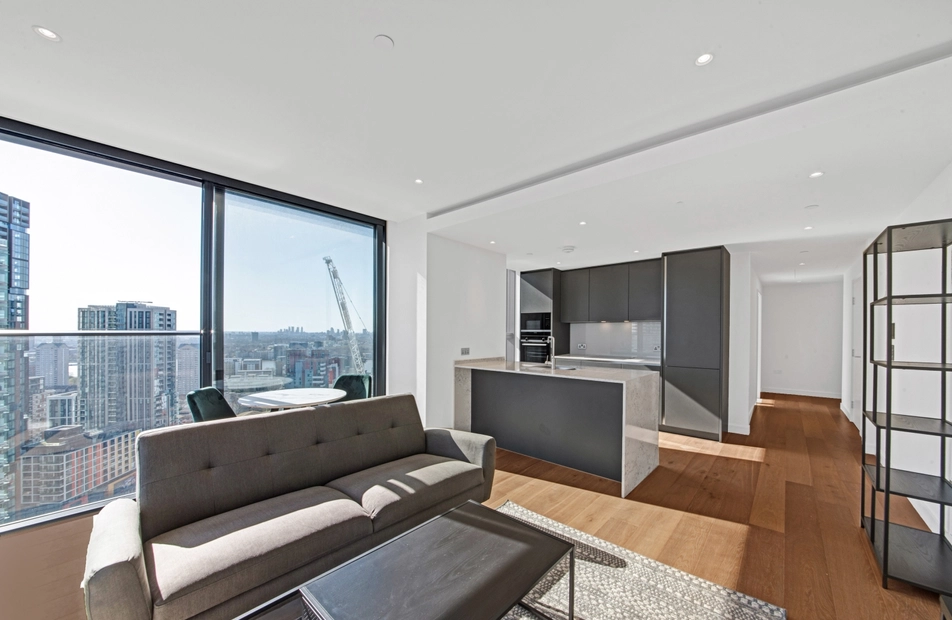South Quay, Marsh Wall, Canary Wharf, London, E14 - Chase Evans