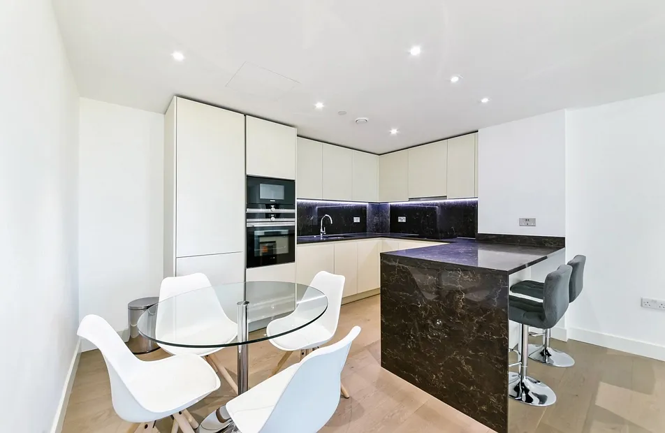 Ariel House, 144 London Dock, Vaughan Way, Shadwell, E1W - Chase Evans