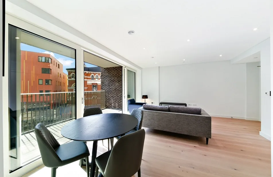 Walworth Square, Elephant & Castle, London, SE17 - Chase Evans