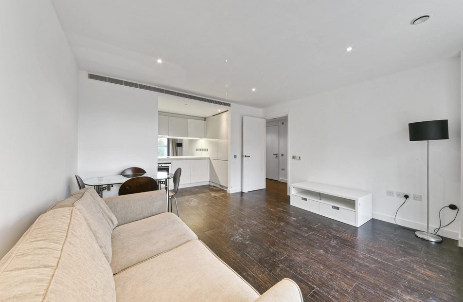 East Tower, 3 Pan Peninsula Square, Canary Wharf, London, E14 - Chase Evans