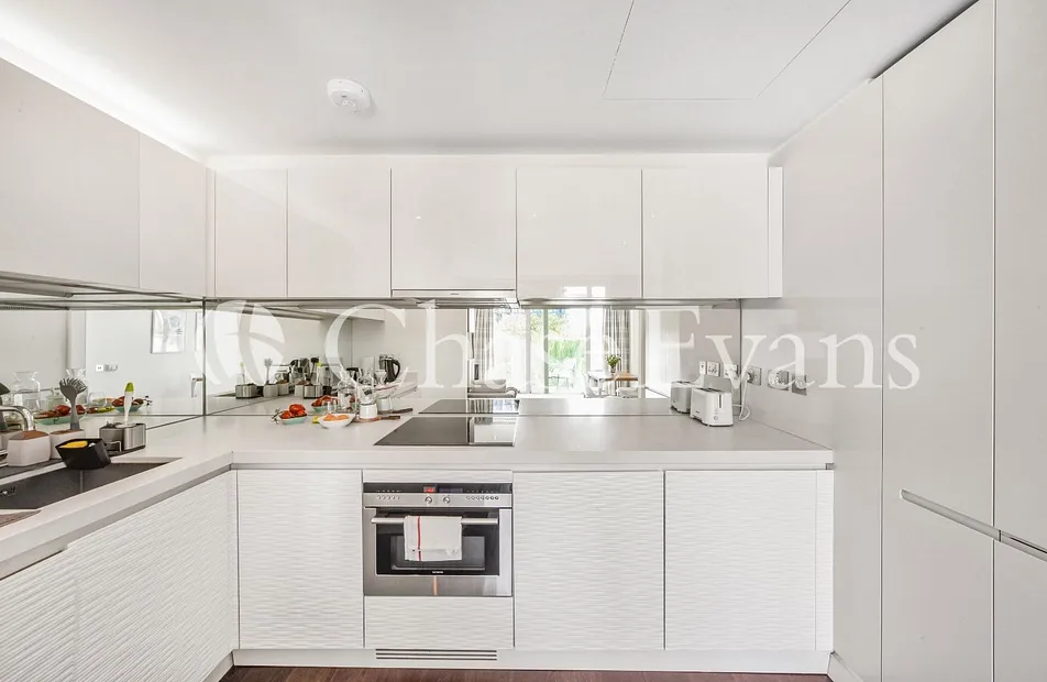 East Tower, 3 Pan Peninsula Square, Canary Wharf, London, E14 - Chase Evans