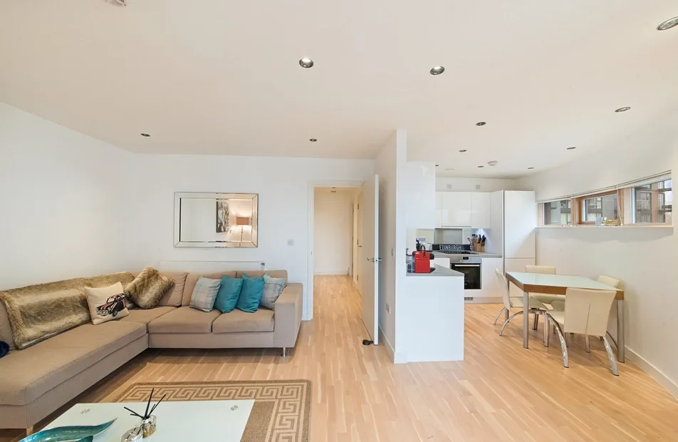 Cobblestone Square, Wapping, London, E1W - Chase Evans