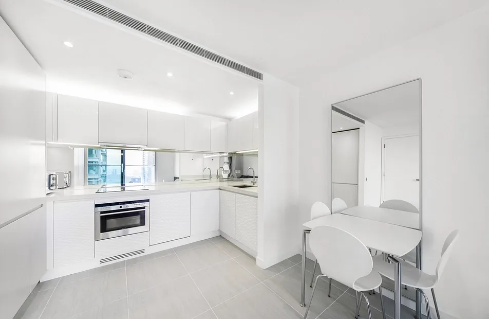 West Tower, 1 Pan Peninsula Square, Canary Wharf, London, E14 - Chase Evans