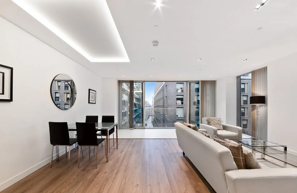 Piazza Walk, Goodman's Fields, Aldgate, London, E1 - Chase Evans