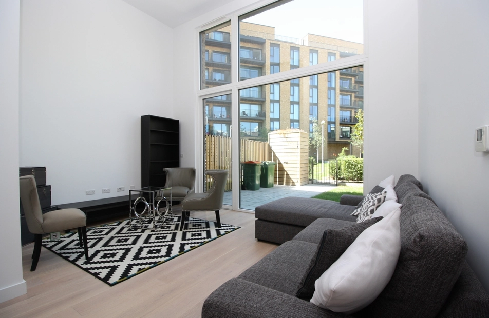 Rope Terrace, Royal Wharf, Royal Docks, London, E16 - Chase Evans