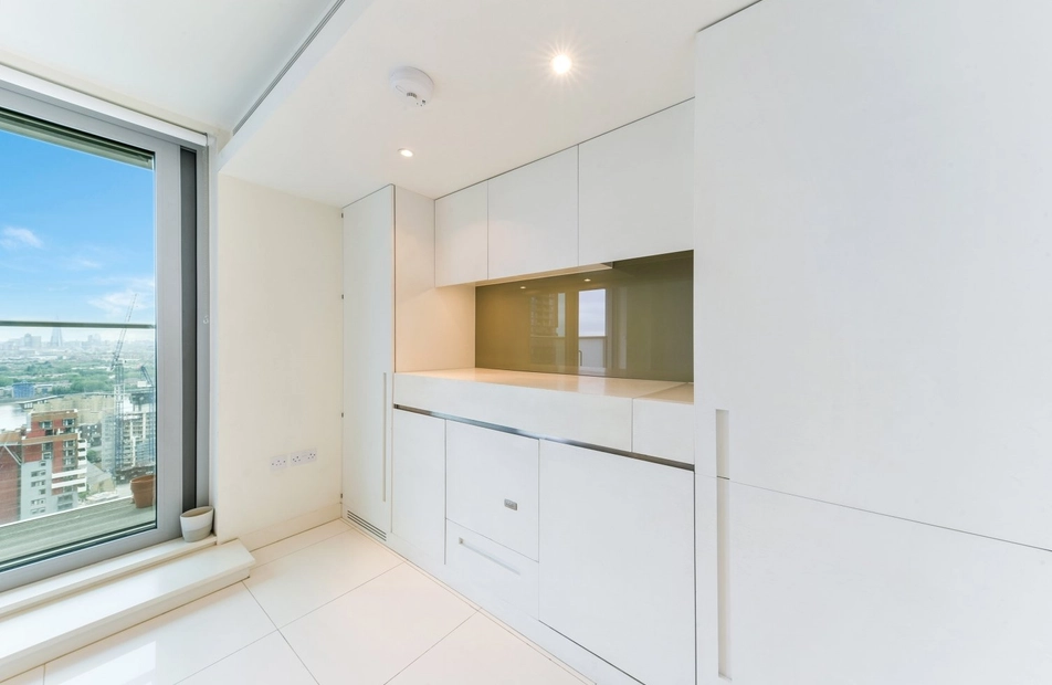 West Tower, Pan Peninsula, Canary Wharf, London, E14 - Chase Evans