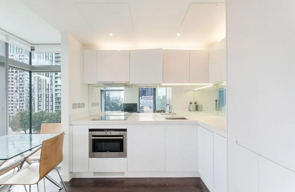 East Tower, 3 Pan Peninsula, Pan Peninsula Square, Canary Wharf, E14 - Chase Evans