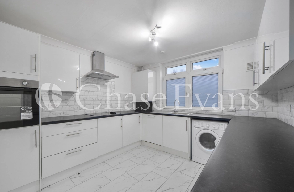 Glengarnock Avenue, Isle Of Dogs, London, E14 - Chase Evans