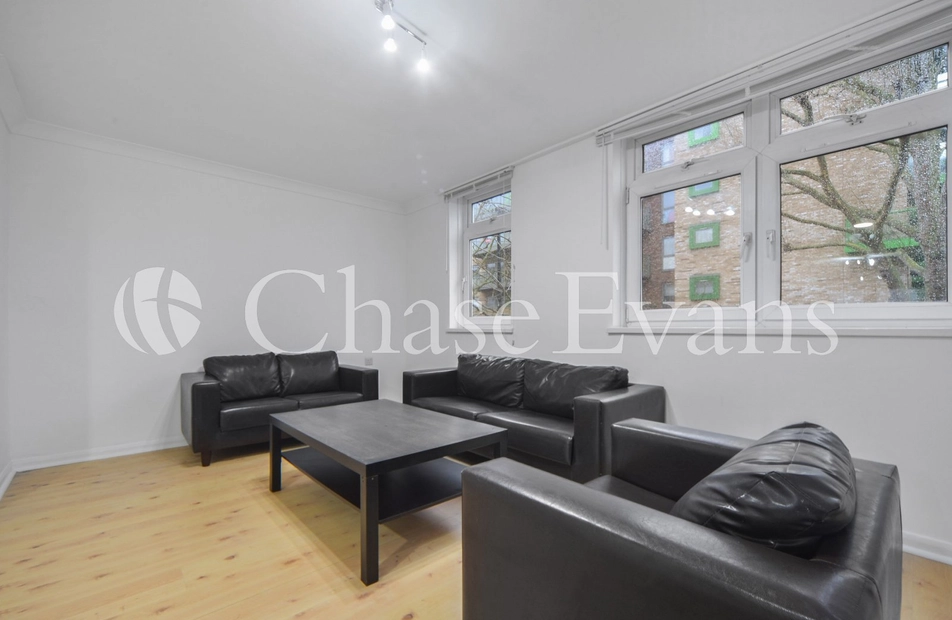 Glengarnock Avenue, Isle Of Dogs, London, E14 - Chase Evans