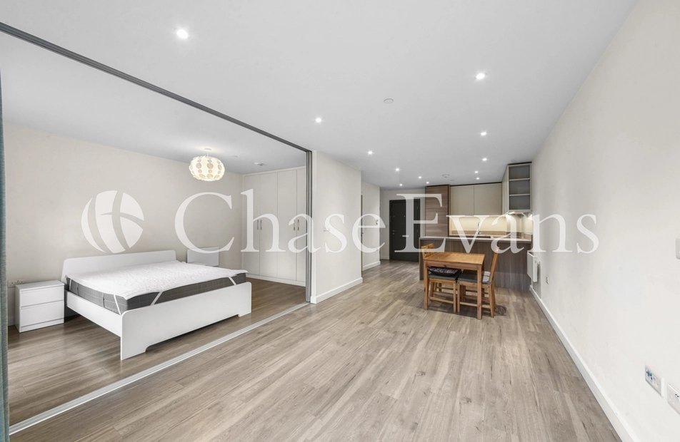 Beaufort Square, Colindale, London, NW9 - Chase Evans