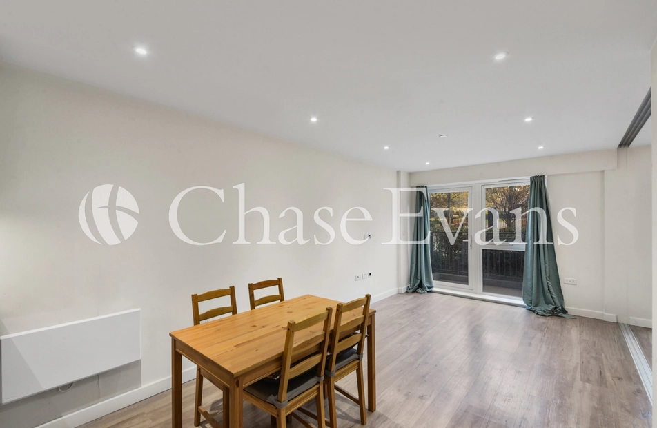 Beaufort Square, Colindale, London, NW9 - Chase Evans