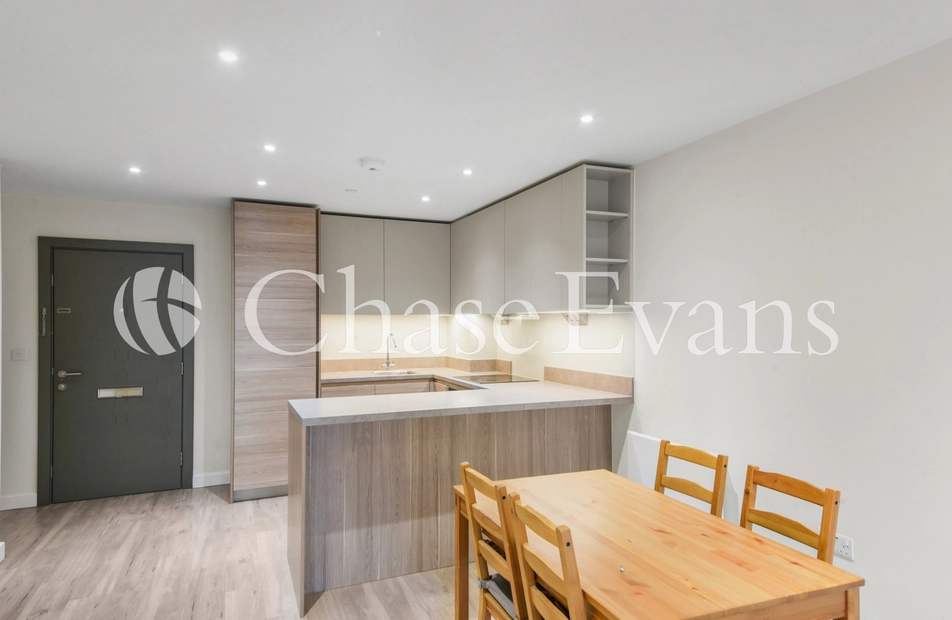 Beaufort Square, Colindale, London, NW9 - Chase Evans