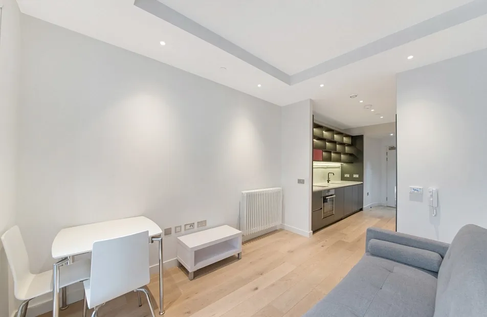 Grantham House, 46 Botanic Square, London City Island, Canning Town, E14 - Chase Evans