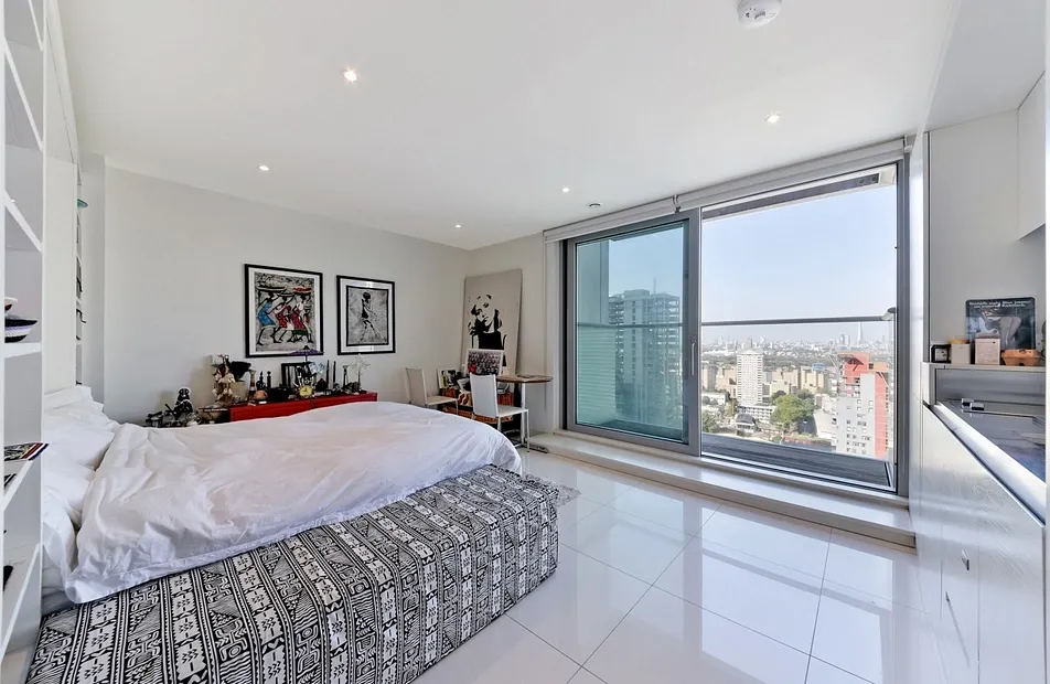 West Tower, 1 Pan Peninsula Square, Canary Wharf, London, E14 - Chase Evans