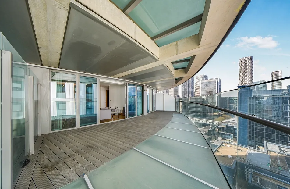 Crossharbour Plaza, Isle Of Dogs, London, E14 - Chase Evans