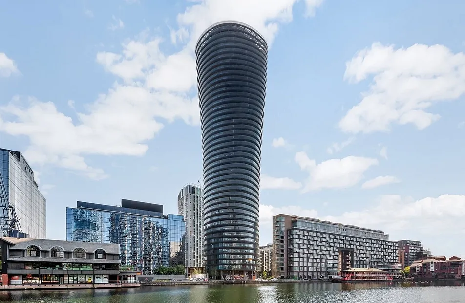 Crossharbour Plaza, Isle Of Dogs, London, E14 - Chase Evans