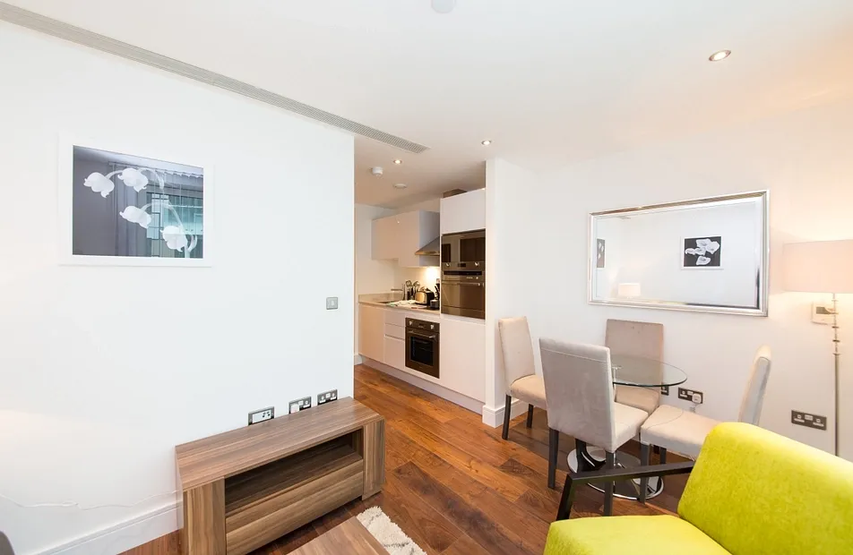 Lincoln Plaza, Canary Wharf, London, E14 - Chase Evans
