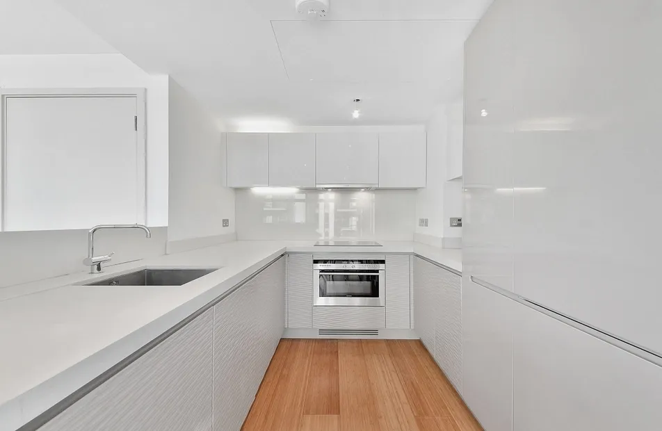 West Tower, Pan Peninsula, 1 Pan Peninsula Square, Canary Wharf, London, E14 - Chase Evans