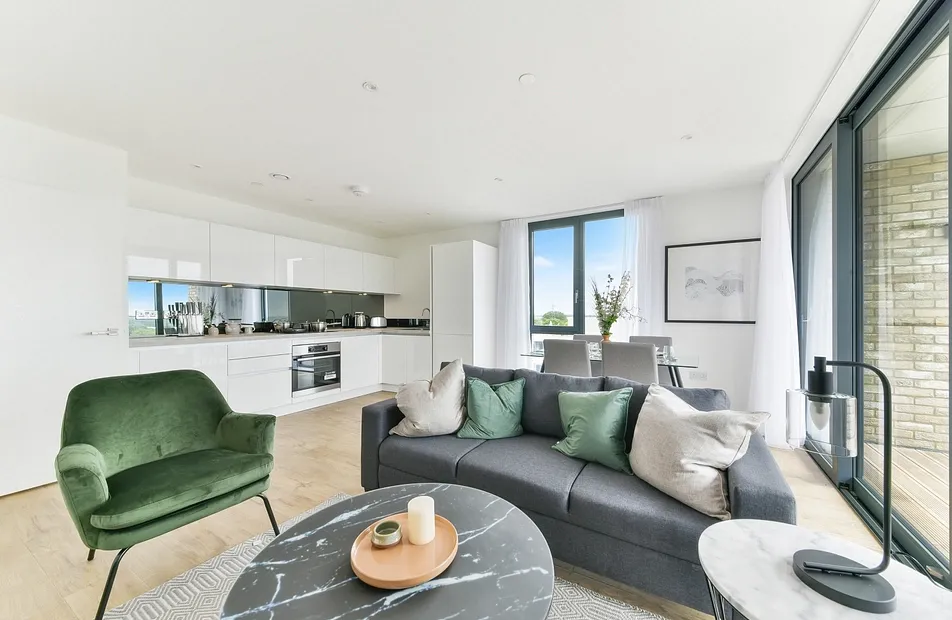 Fairfield Avenue, Staines Upon Thames, Greater London, TW18 - Chase Evans