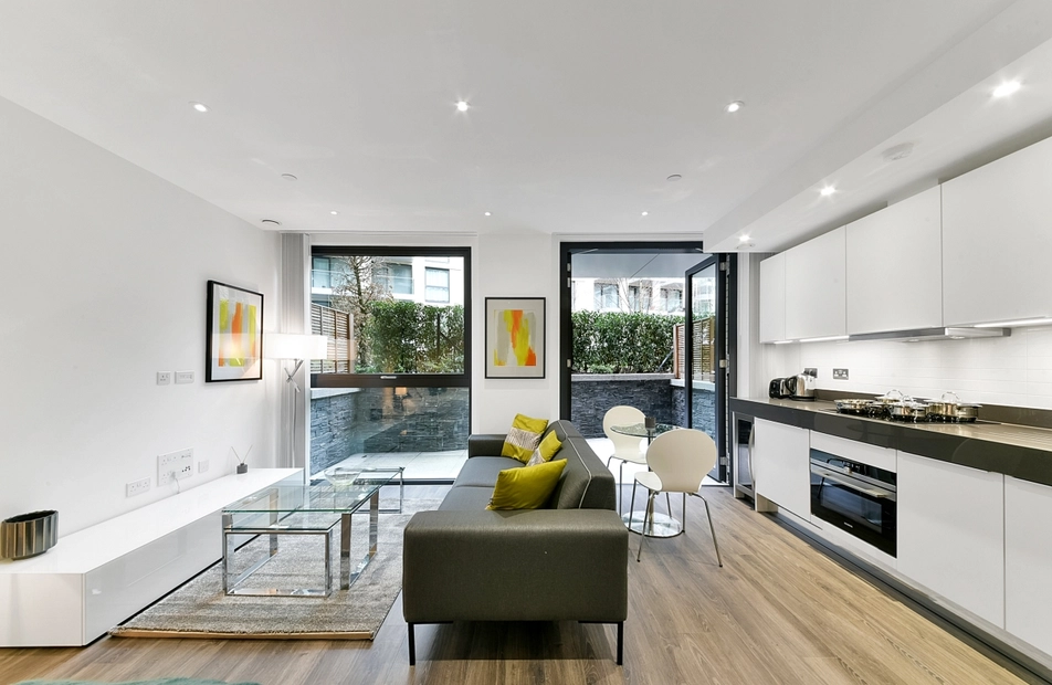 Chaucer Gardens, Goodman's Fields, Aldgate, London, E1 - Chase Evans