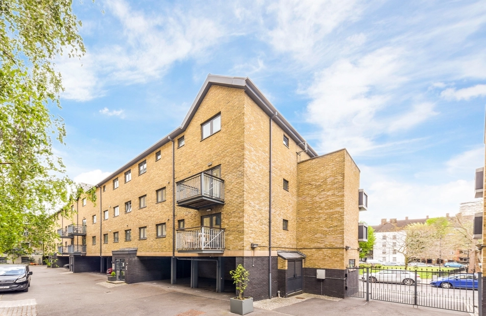 Providence Square, Shad Thames, London, SE1 - Chase Evans