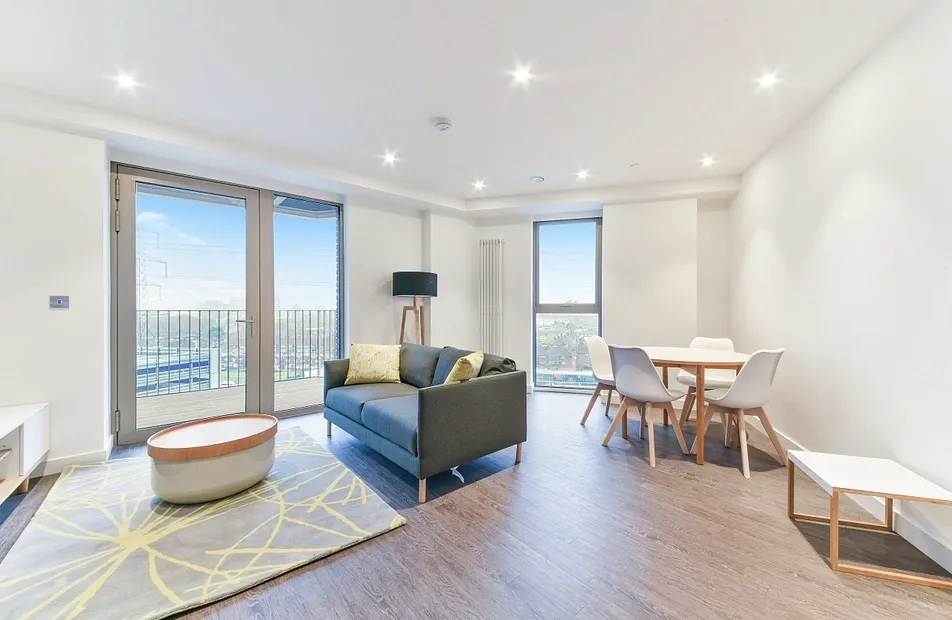 Western Gateway, Royal Docks, London, E16 - Chase Evans