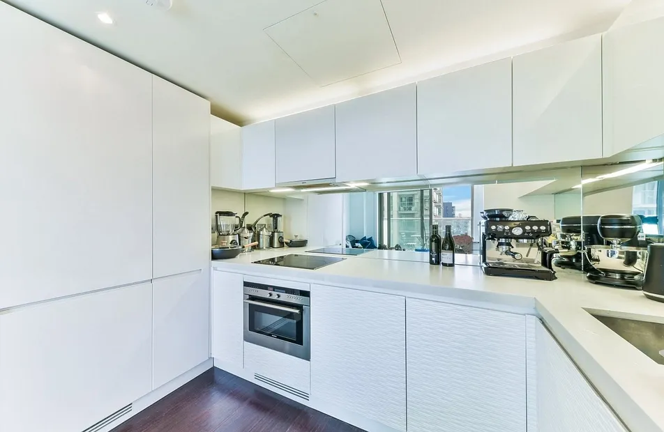 West Tower, Pan Peninsula, 1 Pan Peninsula Square, Canary Wharf, London, E14 - Chase Evans