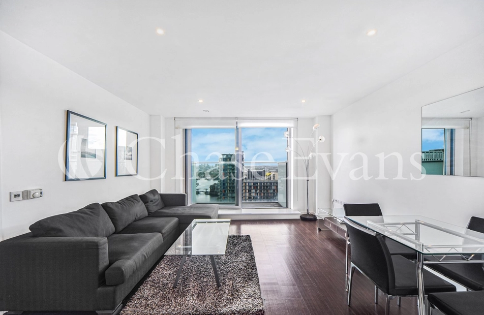 Pan Peninsula Square, Canary Wharf, London, E14 - Chase Evans