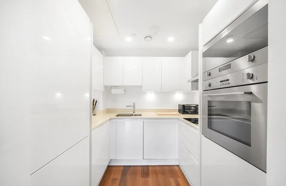 Lincoln Plaza, Canary Wharf, London, E14 - Chase Evans