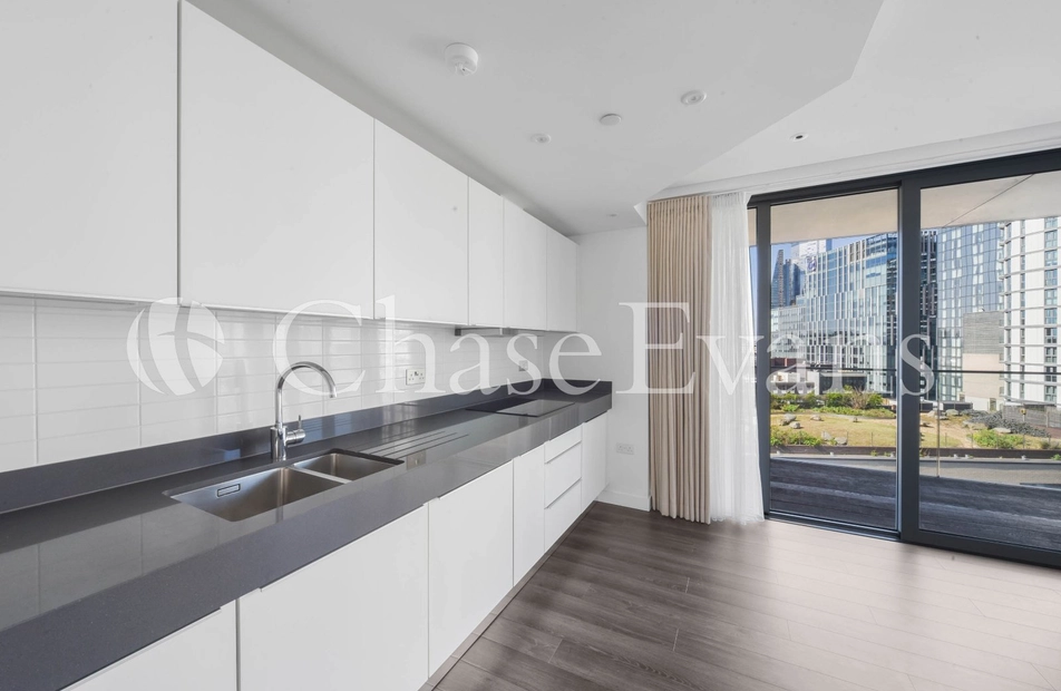 Kingwood House, Goodmans Fields, Chaucer Gardens, Aldgate, London, E1 - Chase Evans