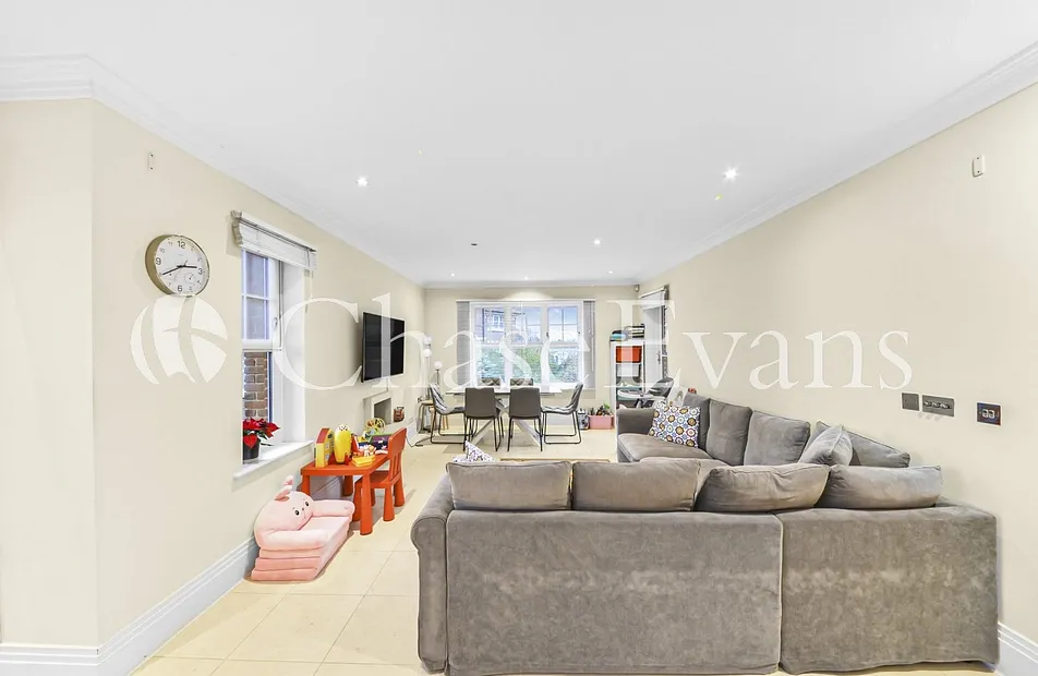 Varley Drive, Twickenham, Richmond Upon Thames, TW1 - Chase Evans