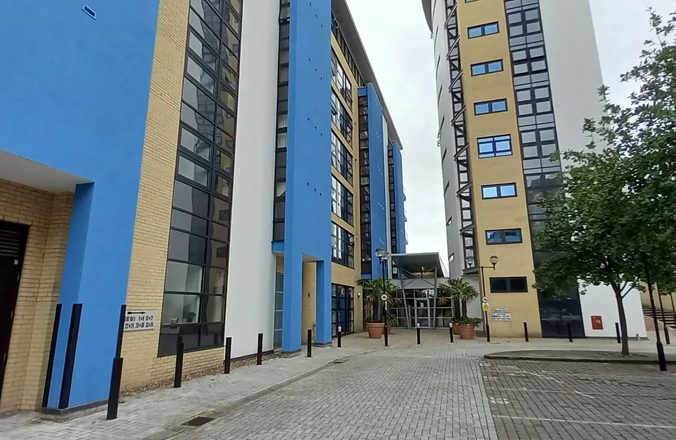 Ocean Wharf, 60 Westferry Road, Isle Of Dogs, London, E14 - Chase Evans