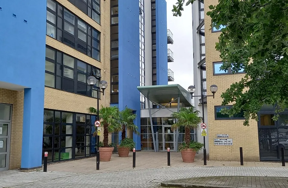 Ocean Wharf, 60 Westferry Road, Isle Of Dogs, London, E14 - Chase Evans