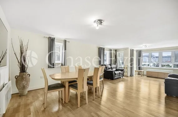 St. Davids Square, Isle Of Dogs, London, E14 - Chase Evans