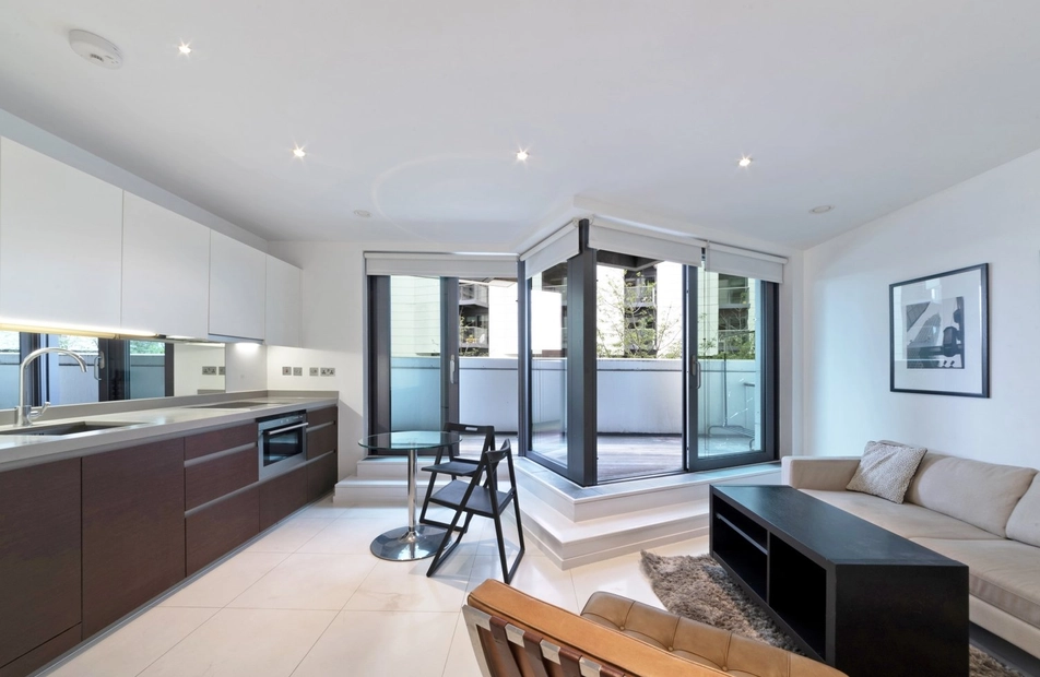 Baltimore Wharf, Canary Wharf, London, E14 - Chase Evans