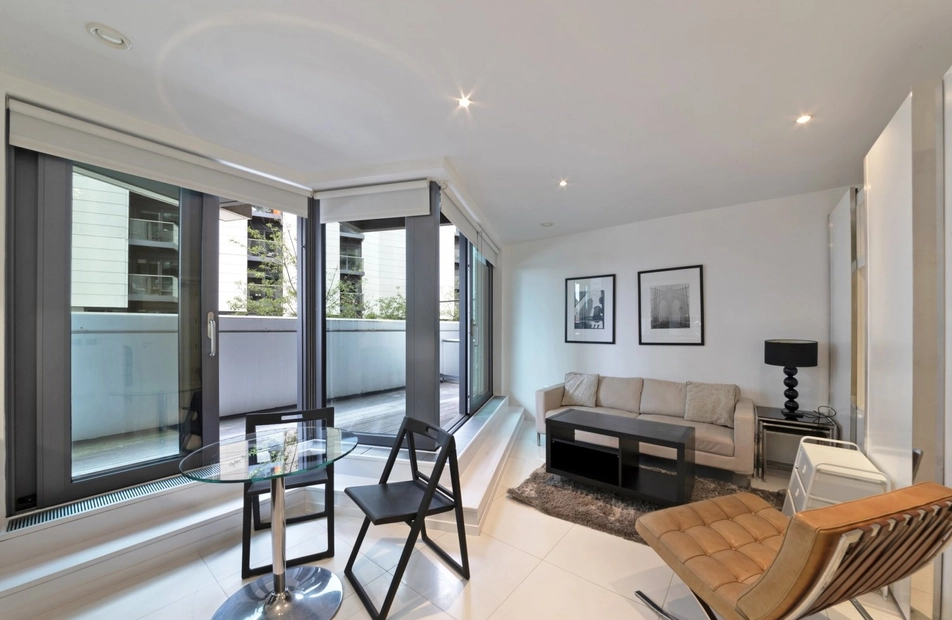 Baltimore Wharf, Canary Wharf, London, E14 - Chase Evans