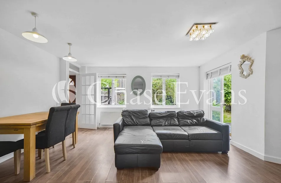 Francis Close, Isle Of Dogs, London, E14 - Chase Evans
