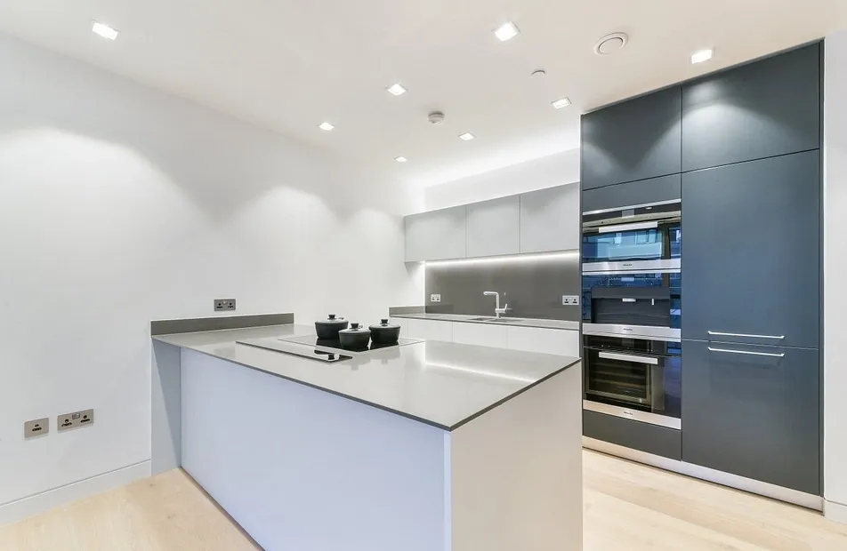 Duchess Walk, Tower Bridge, London, SE1 - Chase Evans