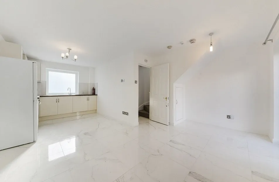 Barnfield Place, Isle Of Dogs, London, E14 - Chase Evans